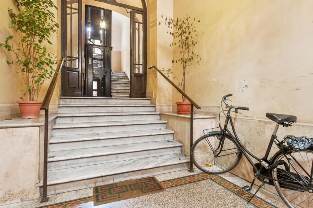 Beautiful And Spacious Apartment Next To Termini 10 Minutes From Coliseum Buitenkant foto